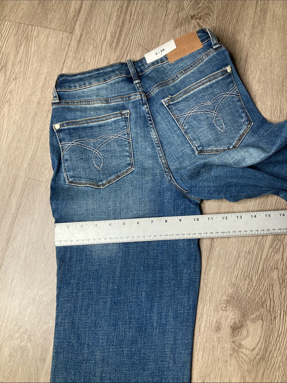 Judy Blue Medium Wash Blue Jeans - Picture 11 of 12